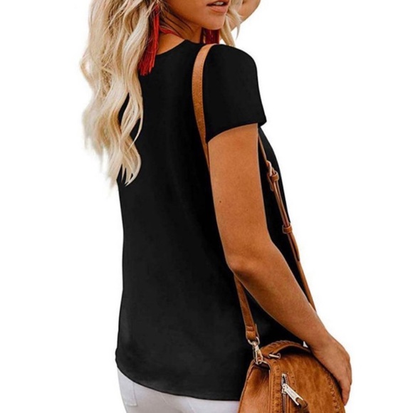 ✨NEW Black V-Neck Button Blouse - Picture 2 of 6